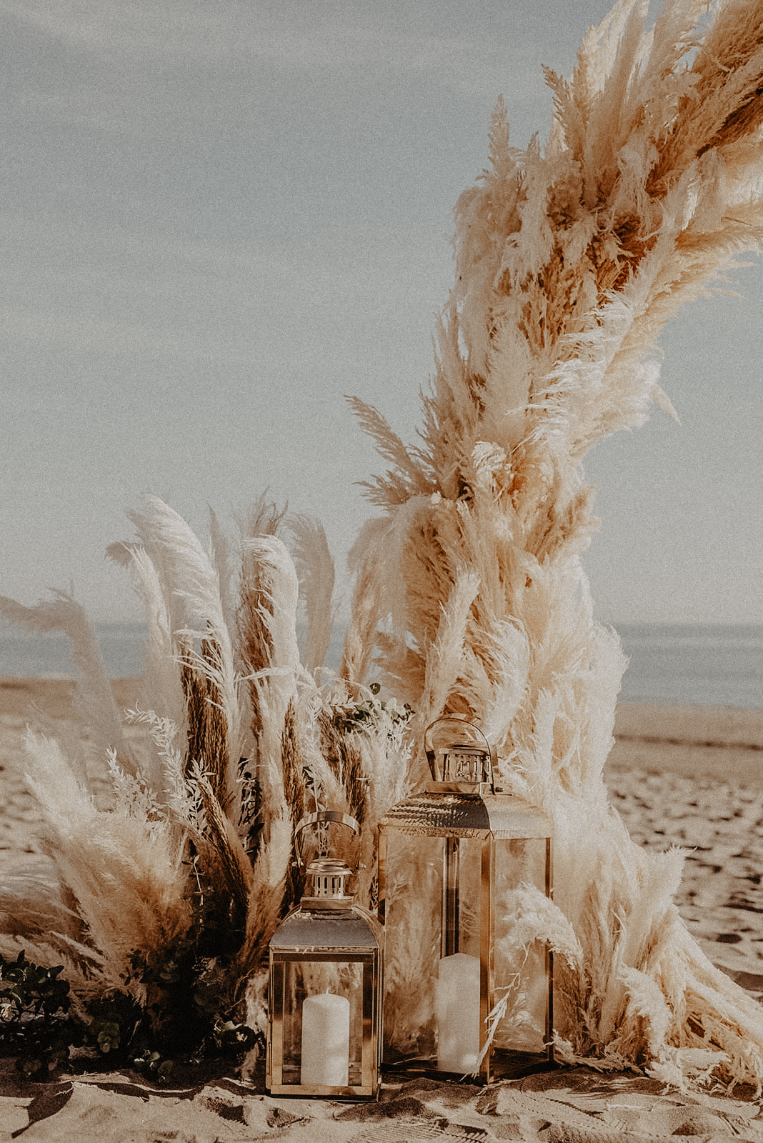 Wedding photos at the beach in Marbella, Sunny September